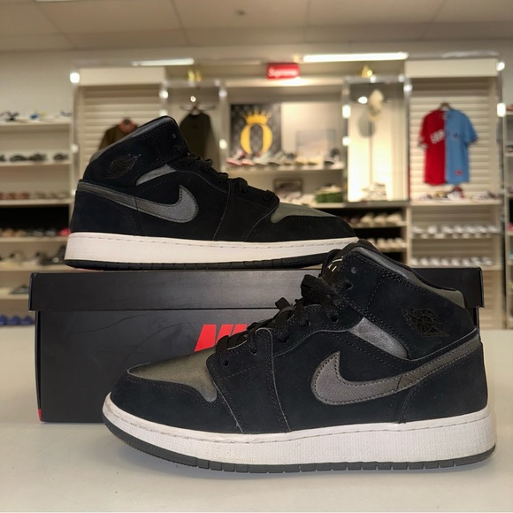 Jordan 1 SE Mid Black Anthracite - BQ6931-012 - Size 7Y - Picture 1 of 6